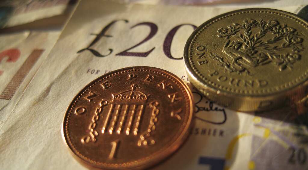 Pound weak on post-Brexit fallout