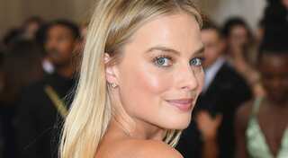Robbie plays thoroughly modern `Jane` in new `Tarzan` film