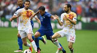 Italy leave defending behind, put two past Spain