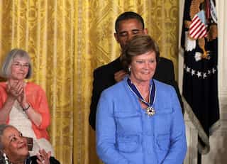 Legendary women's basketball coach Pat Summitt dies at 64