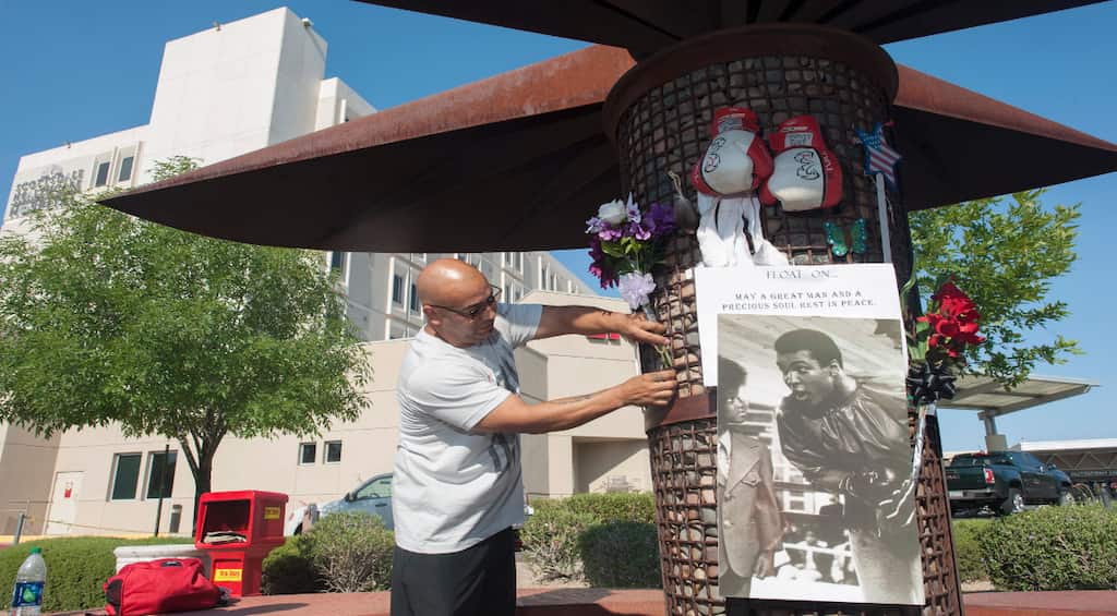 Will Smith, Lennox Lewis to be pallbearers at Muhammad Ali funeral