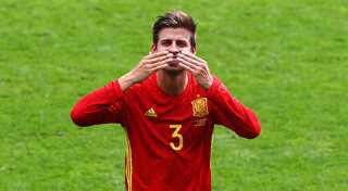 Defending champs Spain seal last-gasp win