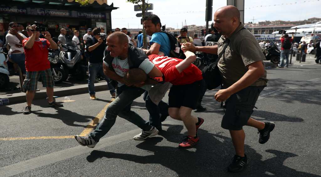 Never mind the warning, Russia and England fans go at it again