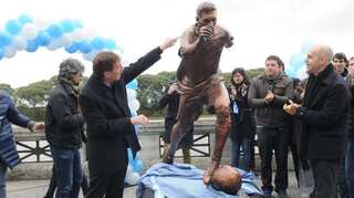 Argentina inaugurates Messi statue days after legend announces retirement from international play