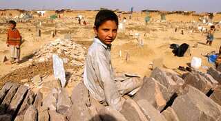 Pakistan deports 500 Afghan refugees before expiry of refugee registration deadline