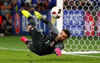 Portugal beat Poland 5-3 on penalties, are first team to get into Euro semi-finals
