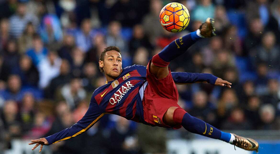 Neymar extends Barcelona contract to 2021