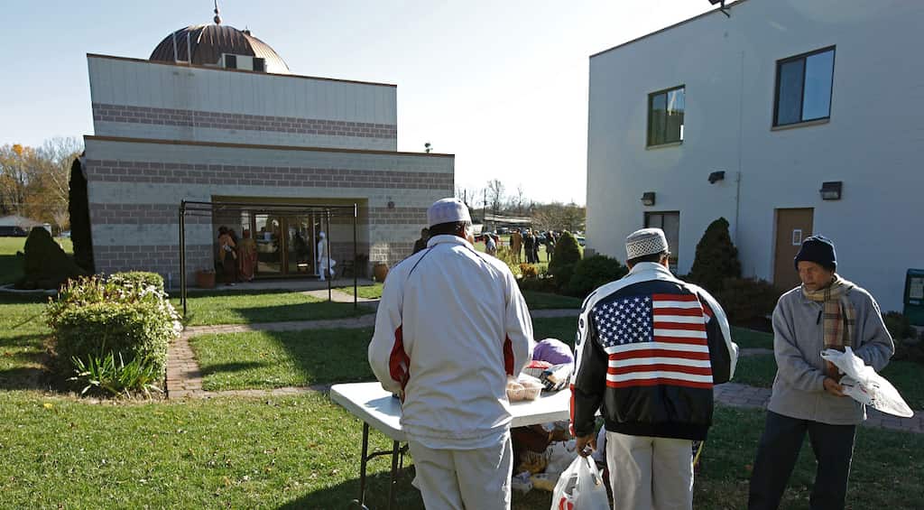 Doctor shot by three masked attackers outside Houston mosque