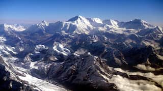 Nepal opens probe into Indian police couple's Everest claims