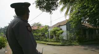 Suicide bomber attacks Indonesian police station, injures officer