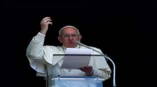 Pope raps countries that talk of peace in Syria but supply arms