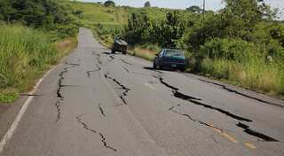 6.4 magnitude earthquake strikes Ecuador