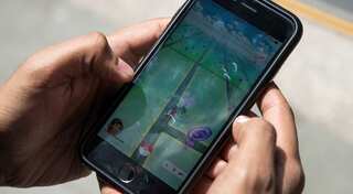 Pokemon Go craze crashes servers in Australia, attracts police warnings
