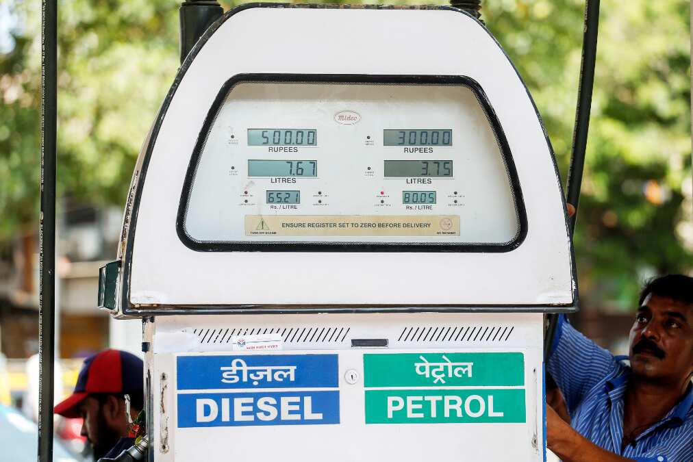 Oil prices sink in Asia triggering supply glut concerns