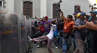 Anti-Maduro protests: Venezuelan President vows 40% pay hike to soothe unrest