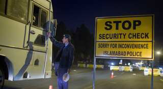 Pakistan police kill 5 al Qaeda militants planning to carry out attack