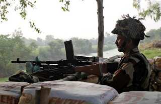 Kashmir: Indian security forces try to flush out militants from Kupwara
