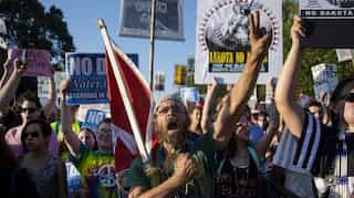 North Dakota pipeline: Facebook users 'check in' to support protests