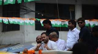 India ex-serviceman suicide: Rahul Gandhi, Delhi CM briefly detained while trying to meet deceased's family