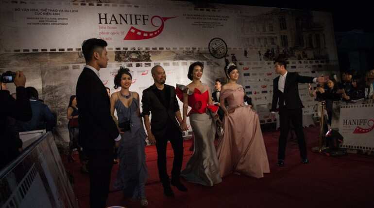 Vietnam: Stars hit red carpet at the Hanoi film festival