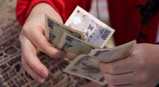 Asian markets on edge over election uncertainty