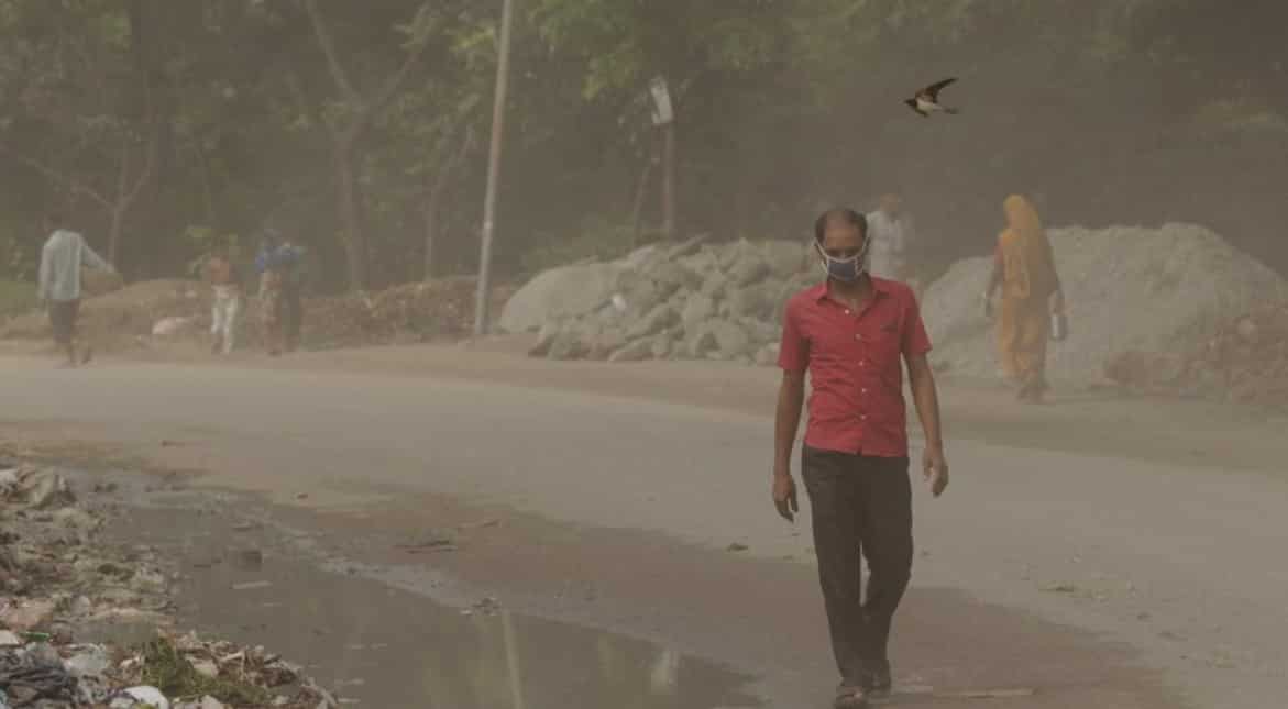 Dhaka's air pollution results from emissions from brick kilns, burning of tyres, old cars and heavy traffic.