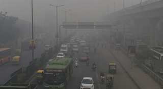 Delhi choking: Government calls emergency meeting over 'alarming' pollution levels