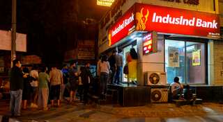 Rs 500, Rs 1000 notes pull-out: People scramble to ATMs, gas stations in India