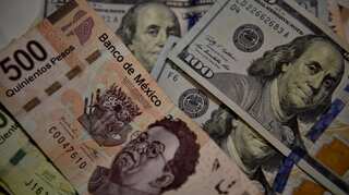 US election 2016: Mexican peso tumbles as Trump wins US presidency
