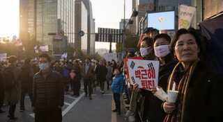South Korean President fights for political survival as massive crowd demands Park's resignation