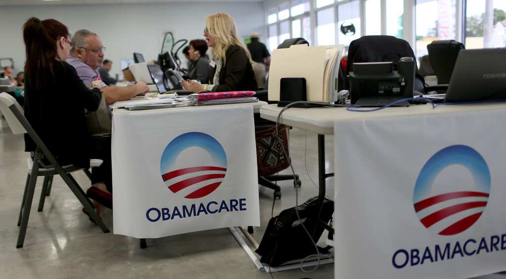 Obama asks democrats to 'fight' to preserve Obamacare