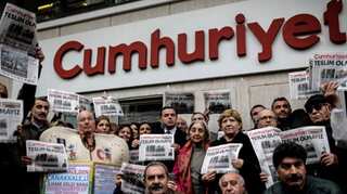 Turkey: Newspaper chief remanded in custody