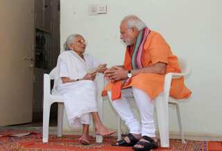 Indian Prime Minister Narendra Modi's mother goes to bank to exchange notes