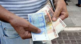 Greece out of recession for first time in two years