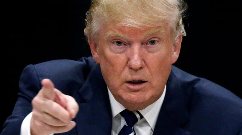 Trump shuffles transition team, eyes loyalists for cabinet