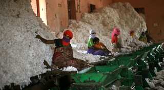 Demonetisation: India Inc supports PM's fight against black money, urges government for immediate relief to small traders