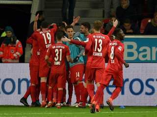 Modest Leipzig beat Leverkusen 3-2, topple Bayern to top Bundesliga standings