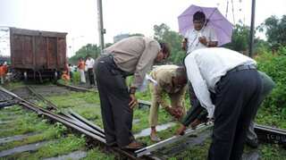 Second Indian train derails today, nobody hurt