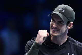 Murray beats Djokovic in battle for top spot