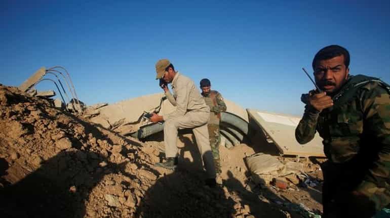 Iraq Shi'ite paramilitaries close to cutting supply route to Mosul