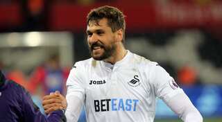 Premier League: Swansea stun Palace with last-gasp winner in 5-4 thriller
