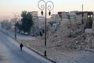 Thousands flee as Syrian forces retake key Aleppo district