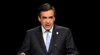 Conservative Fillon wins French presidential primary