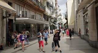 No music or rum for tourists after Castro's death