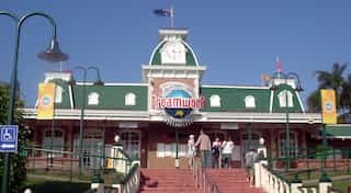 Australia's Dreamworld to re-open after ride deaths