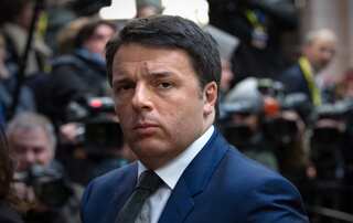 Italy's last day of frantic referendum campaign, Renzi makes final appeal
