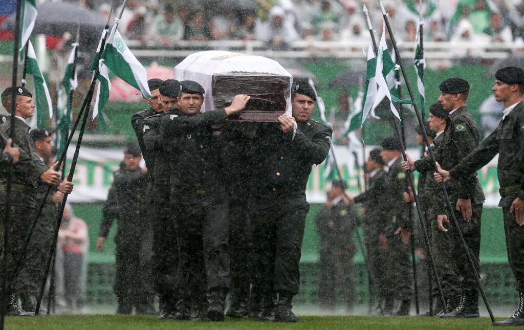 In pouring rain, Brazil town mourns fallen football team In pouring rain, Brazil town mourns fallen football team