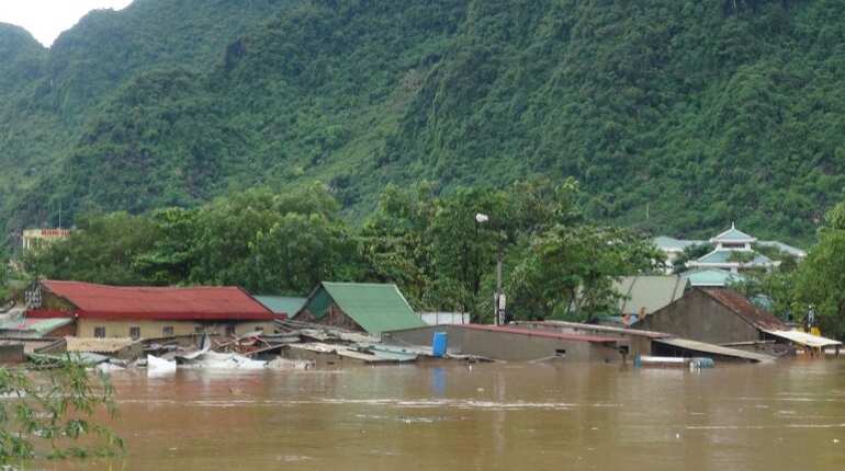 Floods kill at least 13 in central Vietnam Floods kill at least 13 in central Vietnam