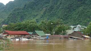 Floods kill at least 13 in central Vietnam