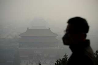 20,000 stranded in rare heavy fog at China's Chengdu airport